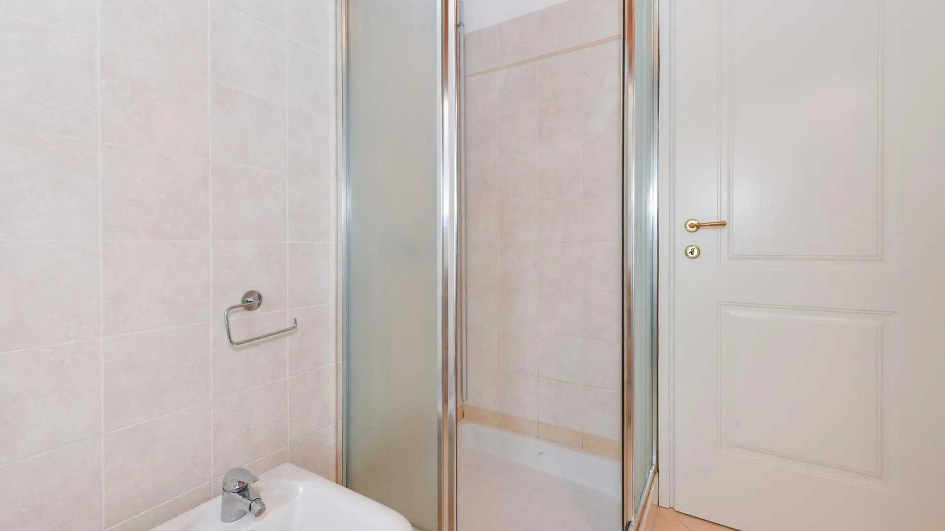Appartamento Wendy Apartment- Twobedroom & Pool & Parkprivatefree & Sports Desenzano del Garda