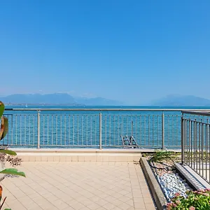 Apartment Residenza Miralago Ii By Wonderful Italy, Desenzano del Garda