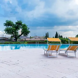 Apartment Oleandro - Featuring A Private Garden And Access To 5 Pools, Desenzano del Garda