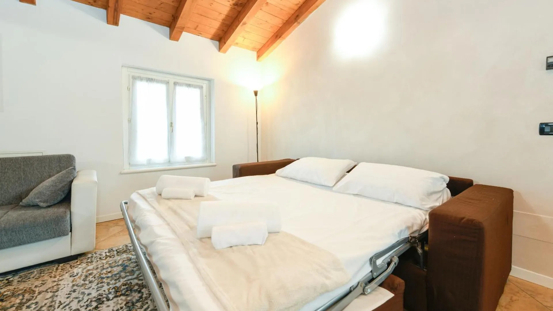 Wendy Apartment- Twobedroom & Pool & Parkprivatefree & Sports Desenzano del Garda 0*,  Italia